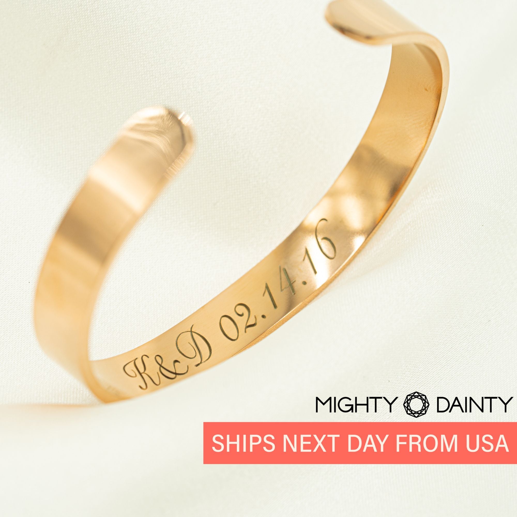 Individual shops Engraving - Dainty Lock Bracelet in Gold